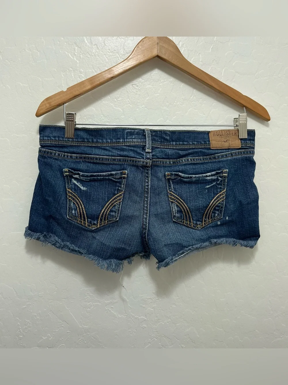 Hollister waist measures